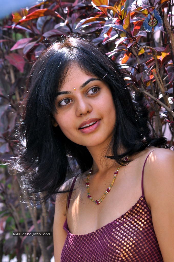 Bindu Madhavi Stills Photo 11 Of 78