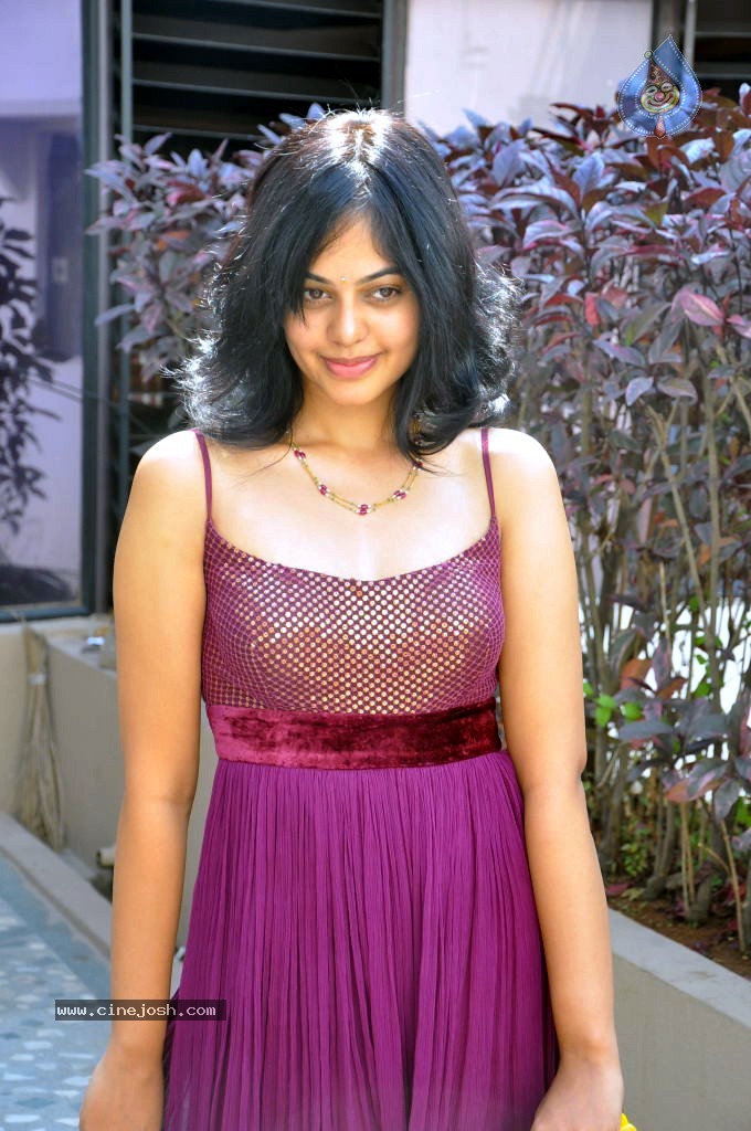 Bindu Madhavi Stills - 16 / 78 photos