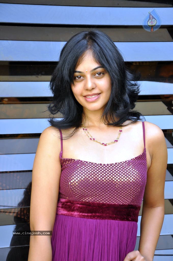 Bindu Madhavi Stills - 33 / 78 photos