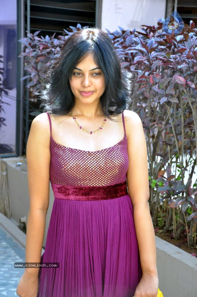 Bindu Madhavi Stills - 34 / 78 photos