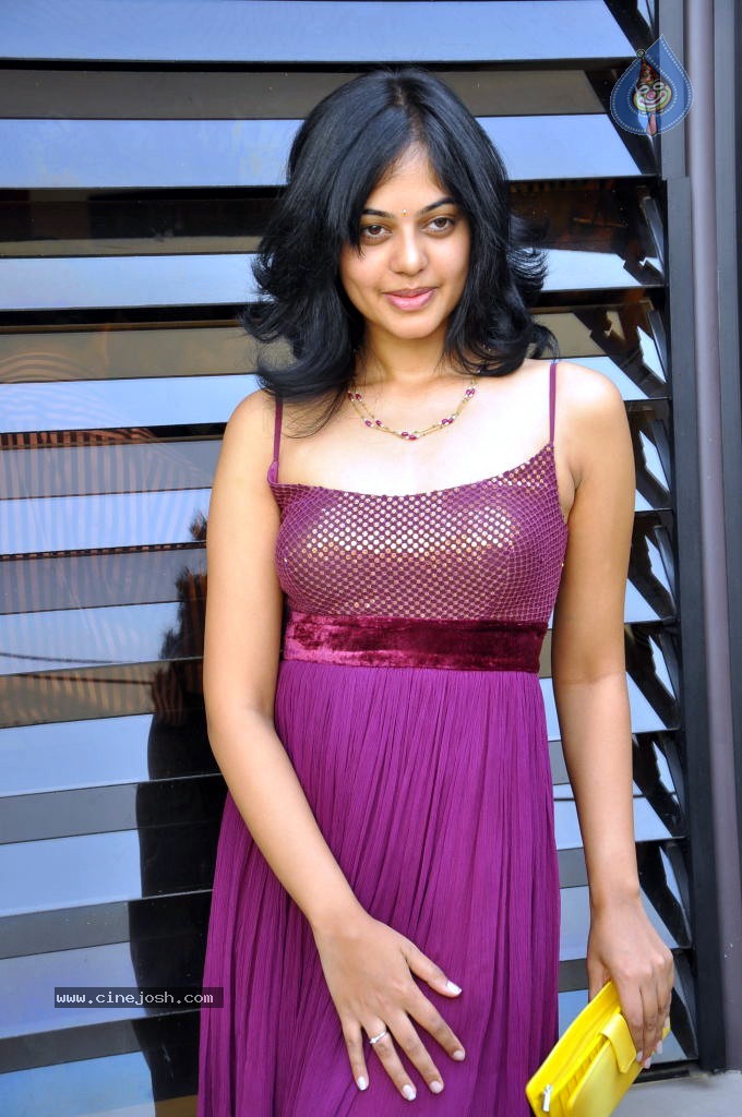 Bindu Madhavi Stills - 35 / 78 photos