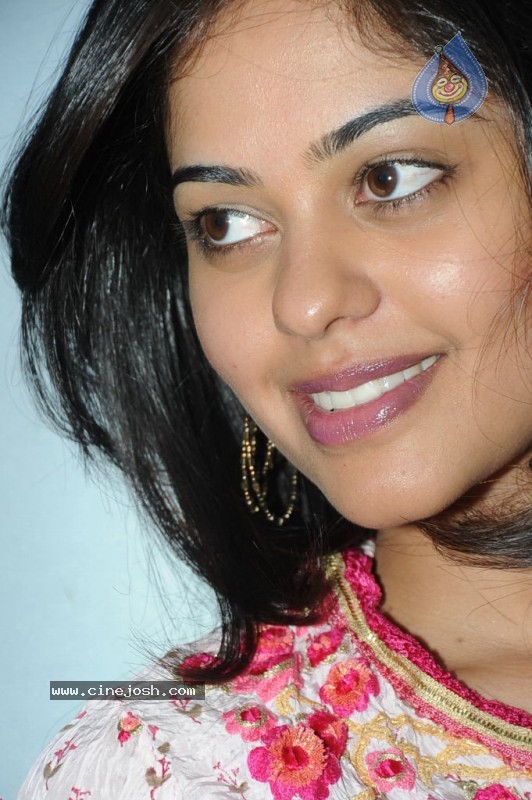 Bindu Madhavi Latest Photo Gallery - 10 / 35 photos