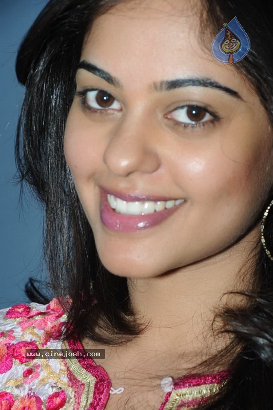 Bindu Madhavi Latest Photo Gallery - 28 / 35 photos