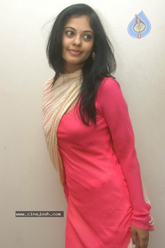 Bindu Madhavi Latest Photos - 28 / 37 photos