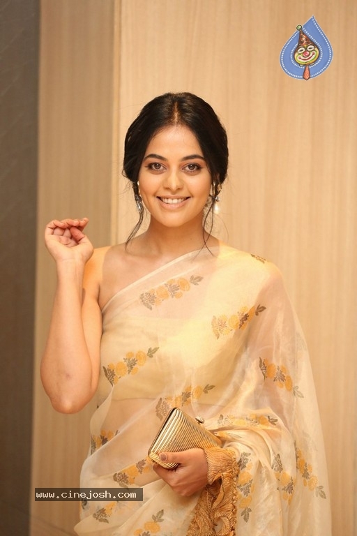 Bindu Madhavi Photos - 2 / 7 photos