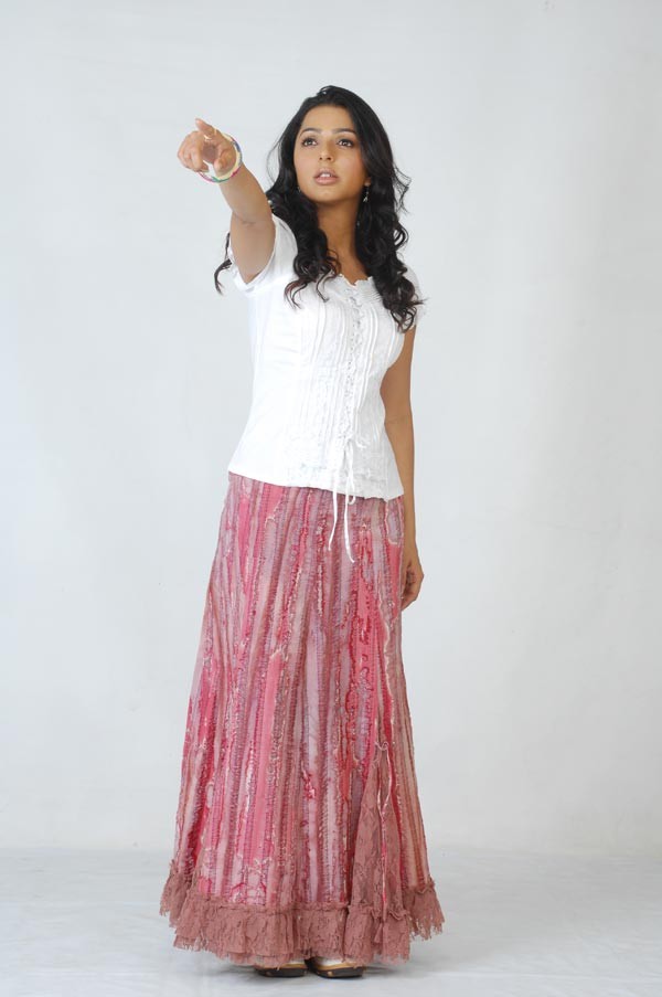 Bhumika - Hot - Photos - 68 / 88 photos