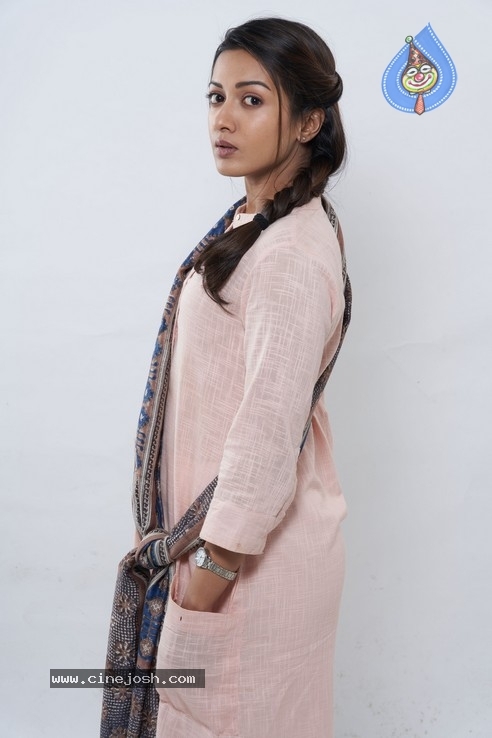 Catherine in Vadaladu Movie - 9 / 42 photos