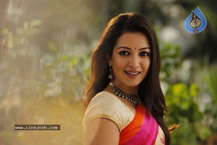 Catherine in Vadaladu Movie - 10 / 42 photos