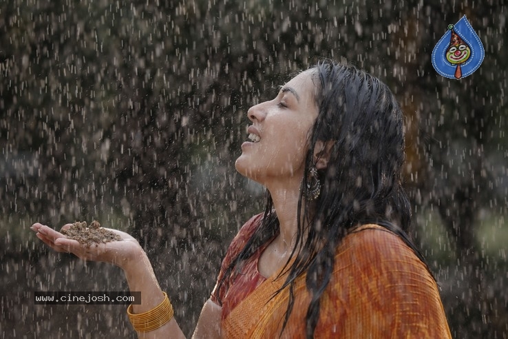Catherine in Vadaladu Movie - 11 / 42 photos