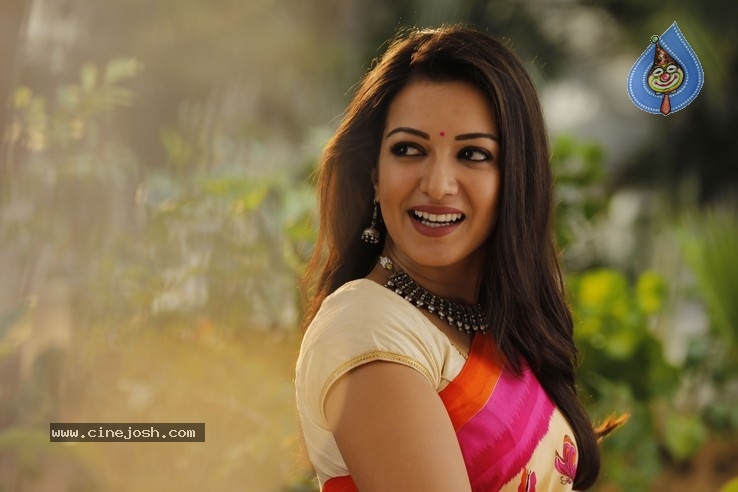 Catherine in Vadaladu Movie - 14 / 42 photos