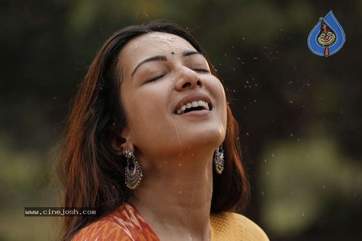 Catherine in Vadaladu Movie - 17 / 42 photos