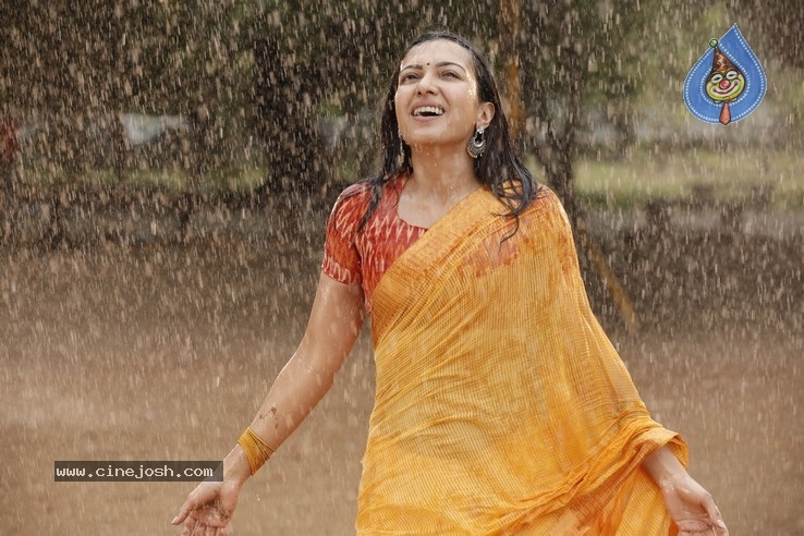 Catherine in Vadaladu Movie - 18 / 42 photos