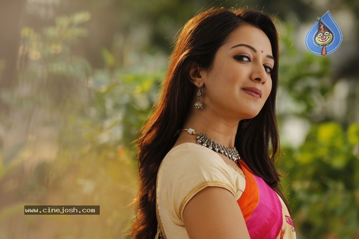 Catherine in Vadaladu Movie - 19 / 42 photos