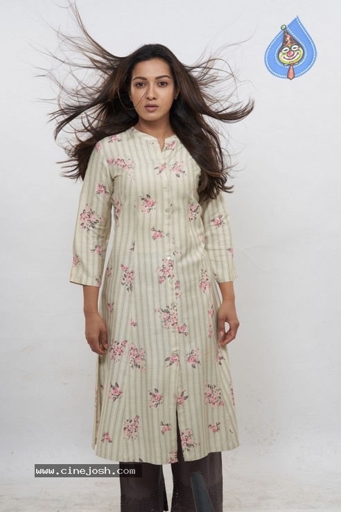 Catherine in Vadaladu Movie - 23 / 42 photos