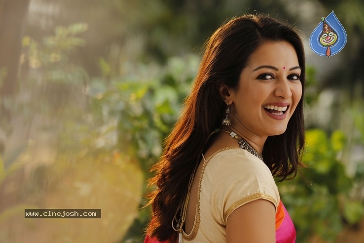 Catherine in Vadaladu Movie - 29 / 42 photos