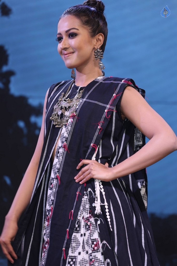 Catherine Tresa at Woven 2017 Fashion Show - 6 / 28 photos