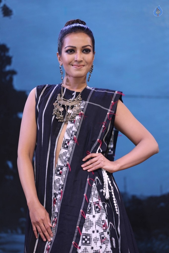 Catherine Tresa at Woven 2017 Fashion Show - 9 / 28 photos