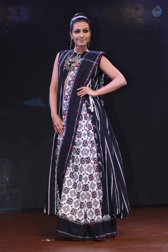 Catherine Tresa at Woven 2017 Fashion Show - 10 / 28 photos