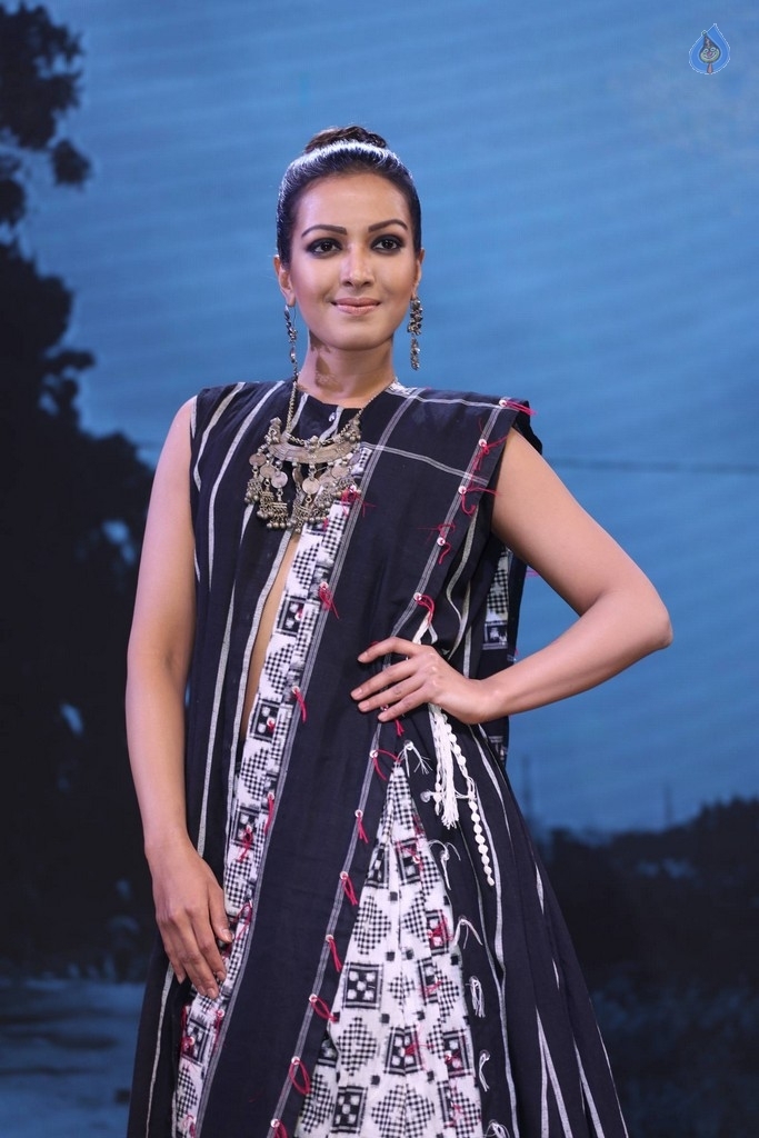 Catherine Tresa at Woven 2017 Fashion Show - 11 / 28 photos