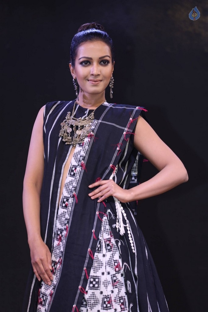 Catherine Tresa at Woven 2017 Fashion Show - 13 / 28 photos