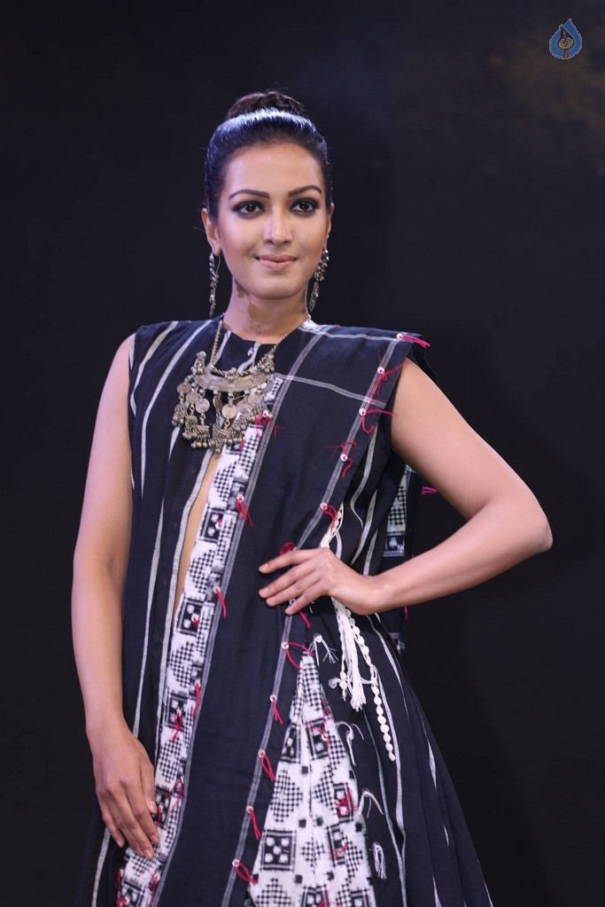 Catherine Tresa at Woven 2017 Fashion Show - 15 / 28 photos