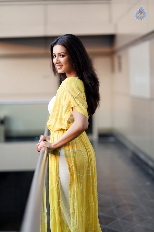 Catherine Tresa Latest Photo Shoot - 29 / 62 photos