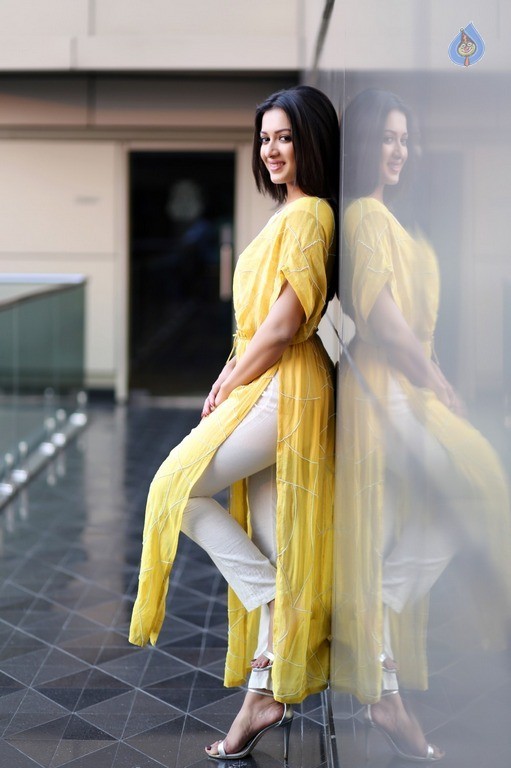 Catherine Tresa Latest Photo Shoot - 37 / 62 photos