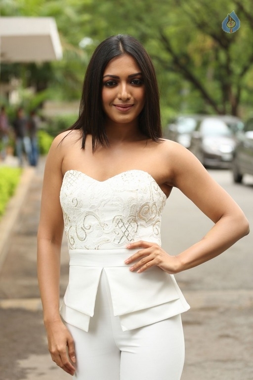 Catherine Tresa Latest Pics - 9 / 15 photos