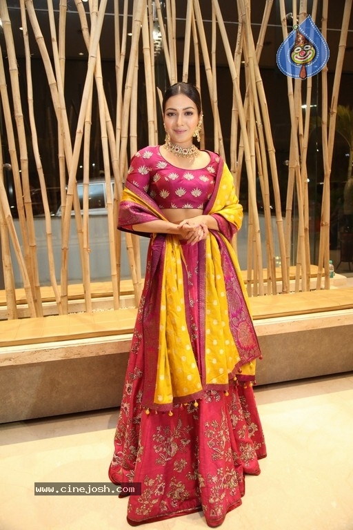 Catherine Tresa New Gallery - 4 / 21 photos