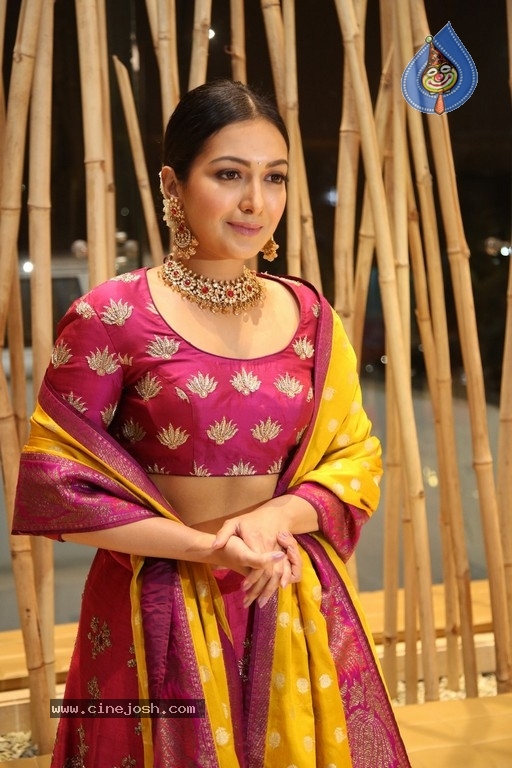 Catherine Tresa New Gallery - 9 / 21 photos