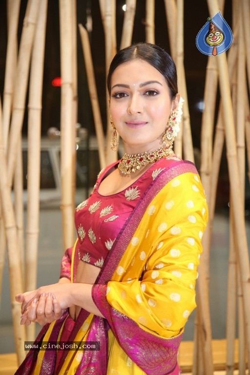 Catherine Tresa New Gallery - 15 / 21 photos