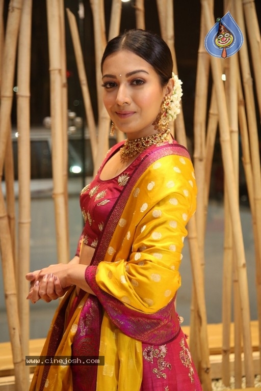 Catherine Tresa New Gallery - 17 / 21 photos