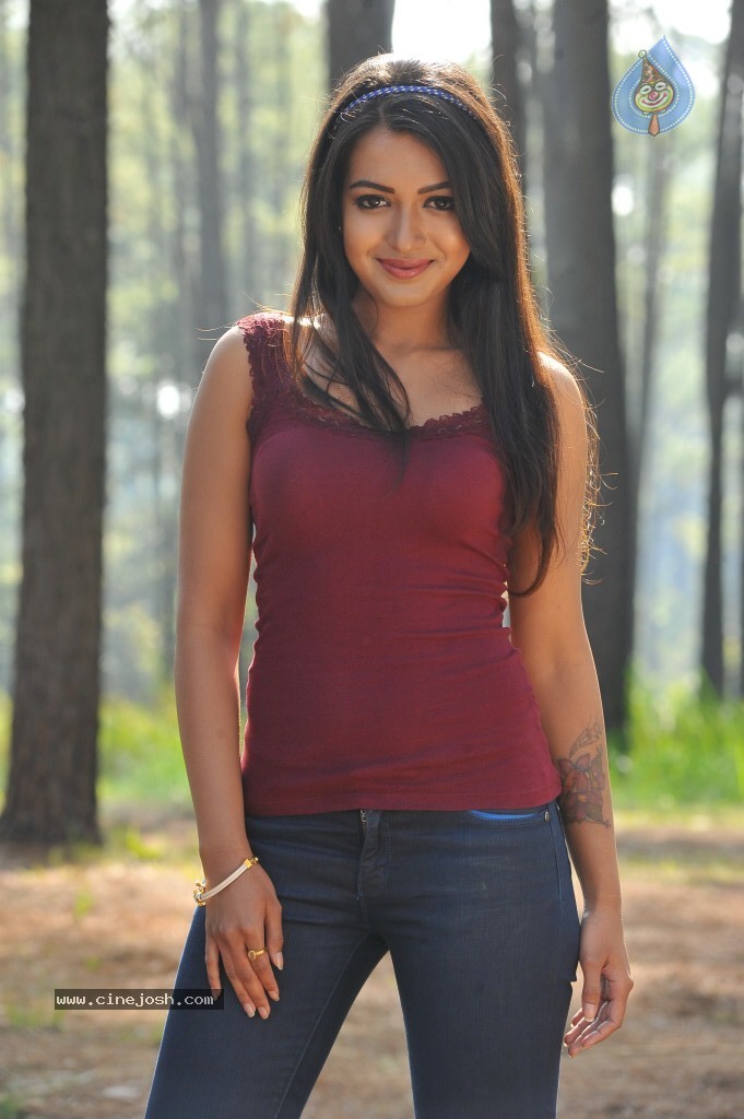 Catherine Tresa New Hot Stills - 39 / 93 photos