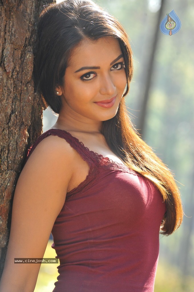 Catherine Tresa New Hot Stills - 53 / 93 photos