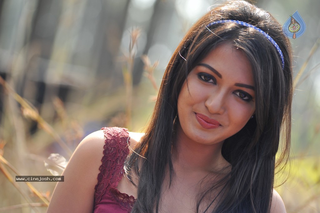Catherine Tresa New Hot Stills - 79 / 93 photos