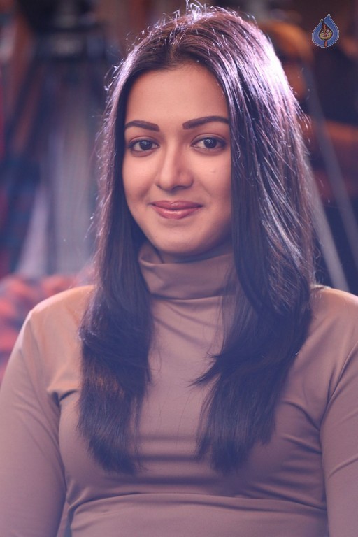 Catherine Tresa New Photos - 18 / 42 photos