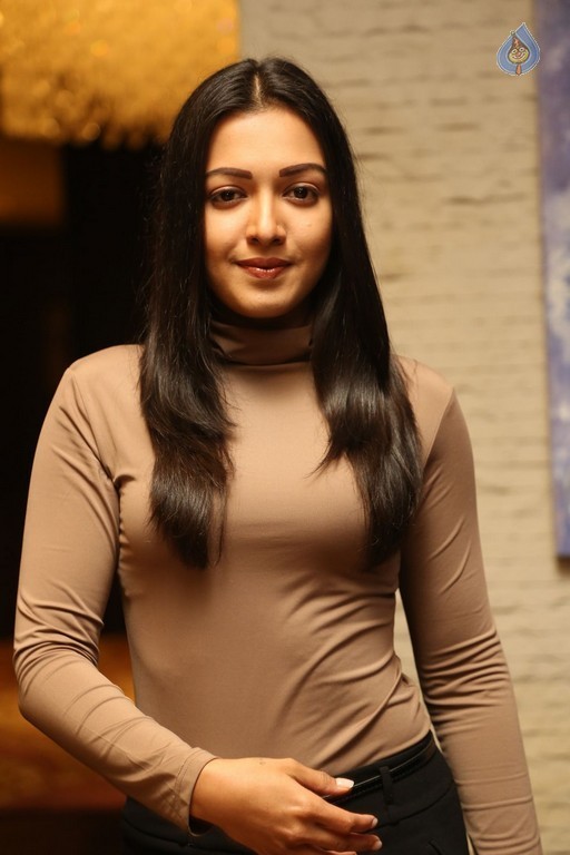Catherine Tresa New Photos - 20 / 42 photos