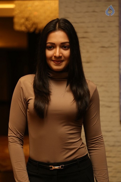 Catherine Tresa New Photos - 22 / 42 photos