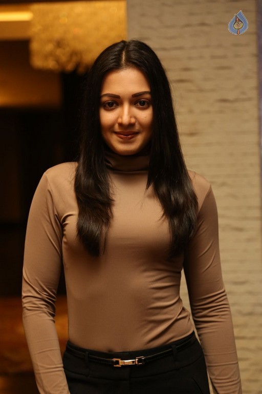 Catherine Tresa New Photos - 25 / 42 photos