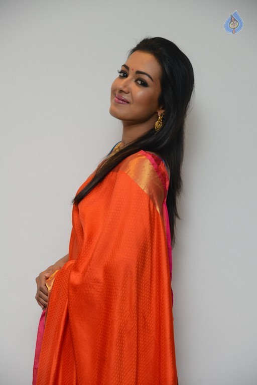 Catherine Tresa New Photos - 26 / 62 photos