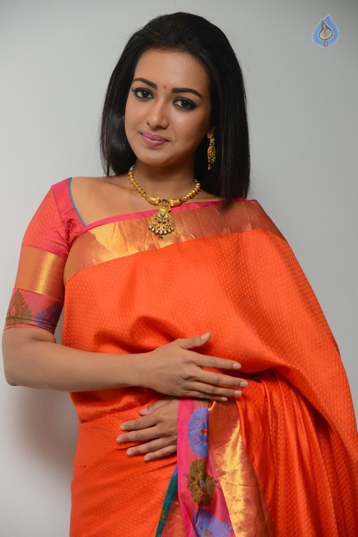 Catherine Tresa New Photos - 30 / 62 photos