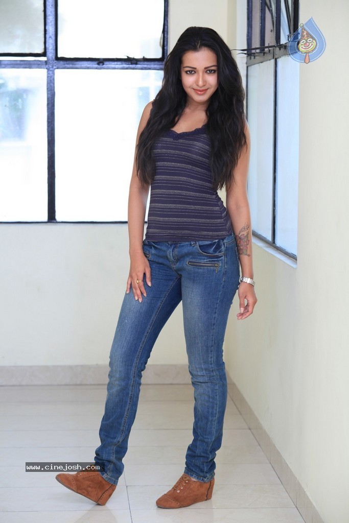 Catherine Tresa New Pics - 41 / 127 photos