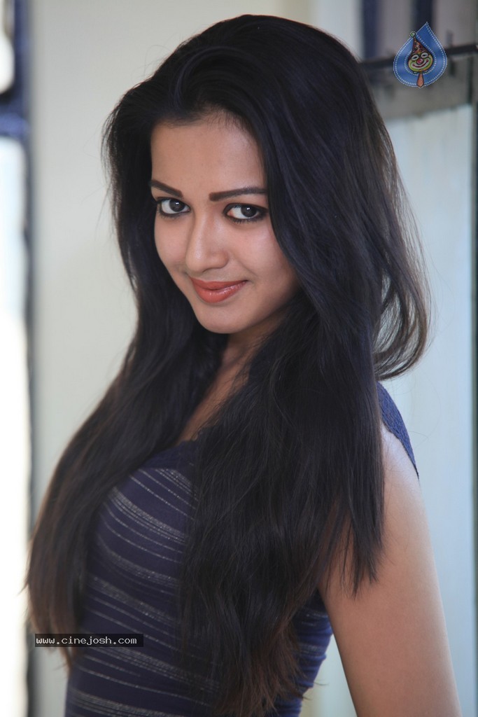 Catherine Tresa New Pics - 47 / 127 photos