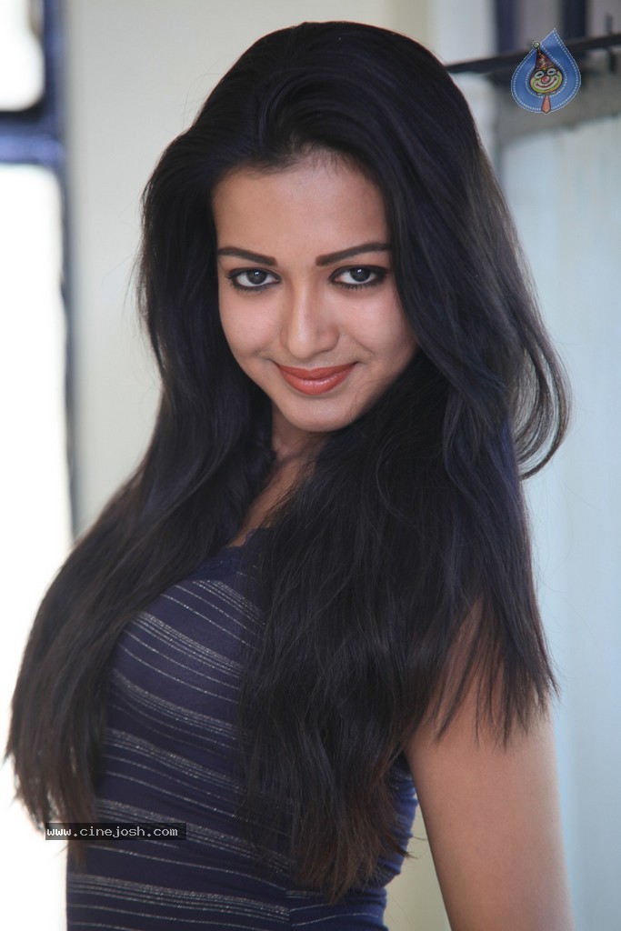 Catherine Tresa New Pics - 80 / 127 photos