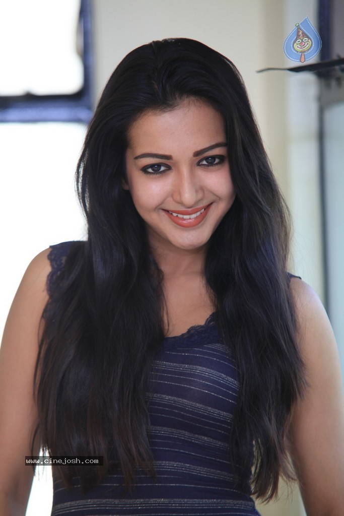 Catherine Tresa New Pics - 82 / 127 photos