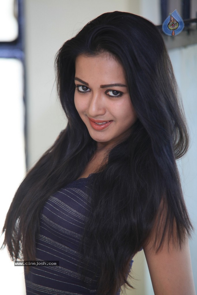 Catherine Tresa New Pics - 94 / 127 photos