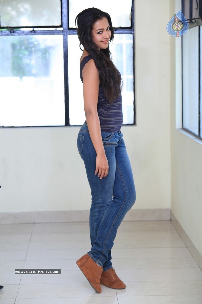 Catherine Tresa New Pics - 110 / 127 photos