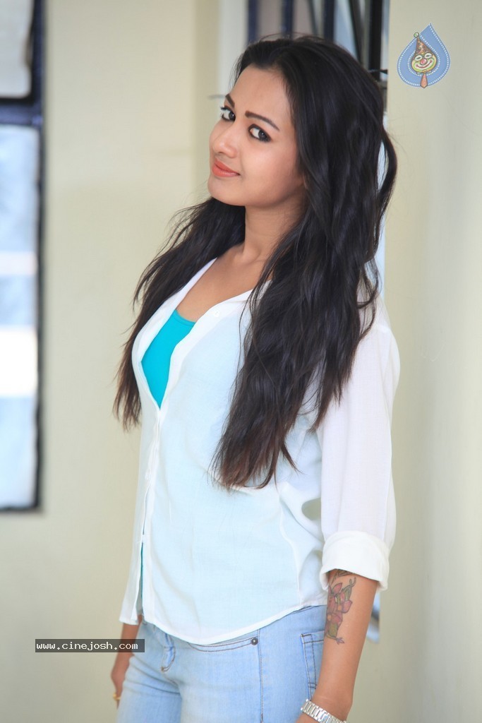 Catherine Tresa New Pics - 114 / 127 photos