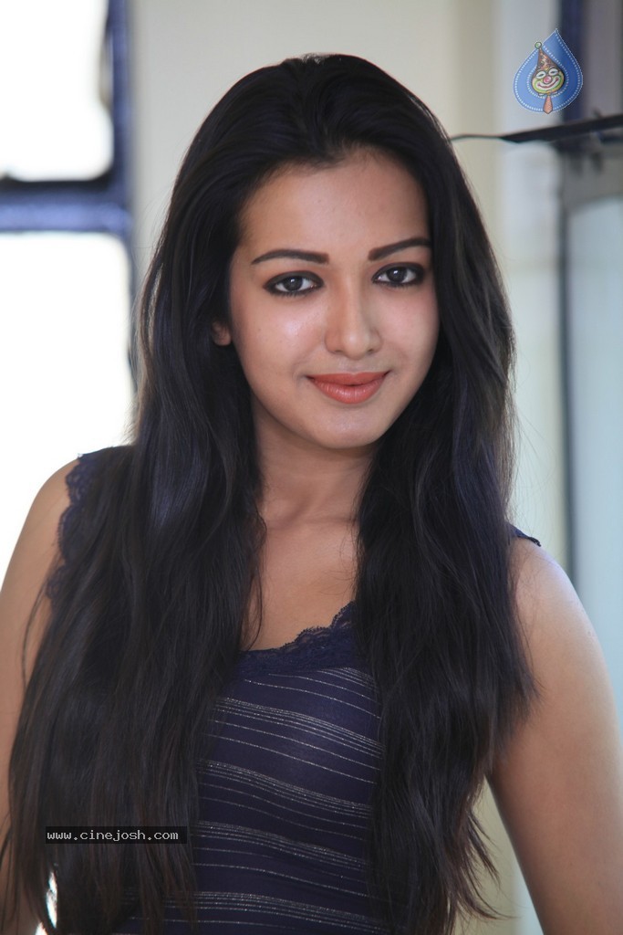Catherine Tresa New Pics - 117 / 127 photos