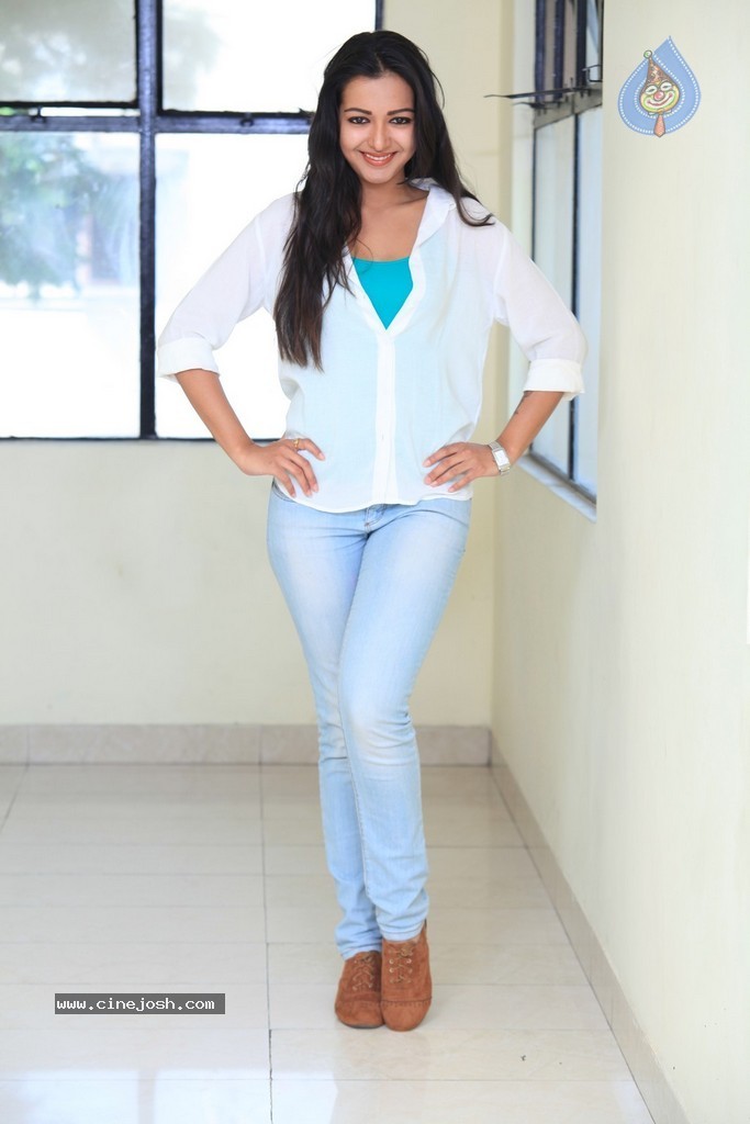 Catherine Tresa New Pics - 118 / 127 photos